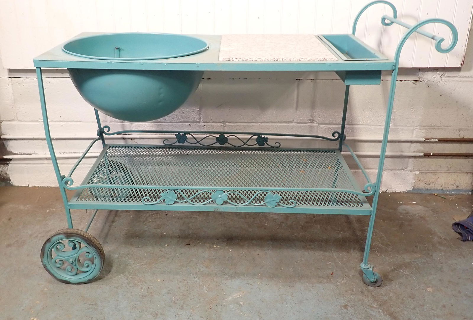 Mid Century Modern Rolling Patio Grill (1 of 5)