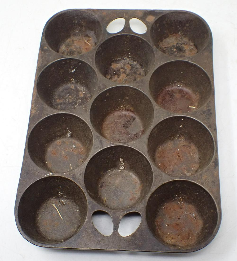Cast Iron Muffin Pan (1 of 2)