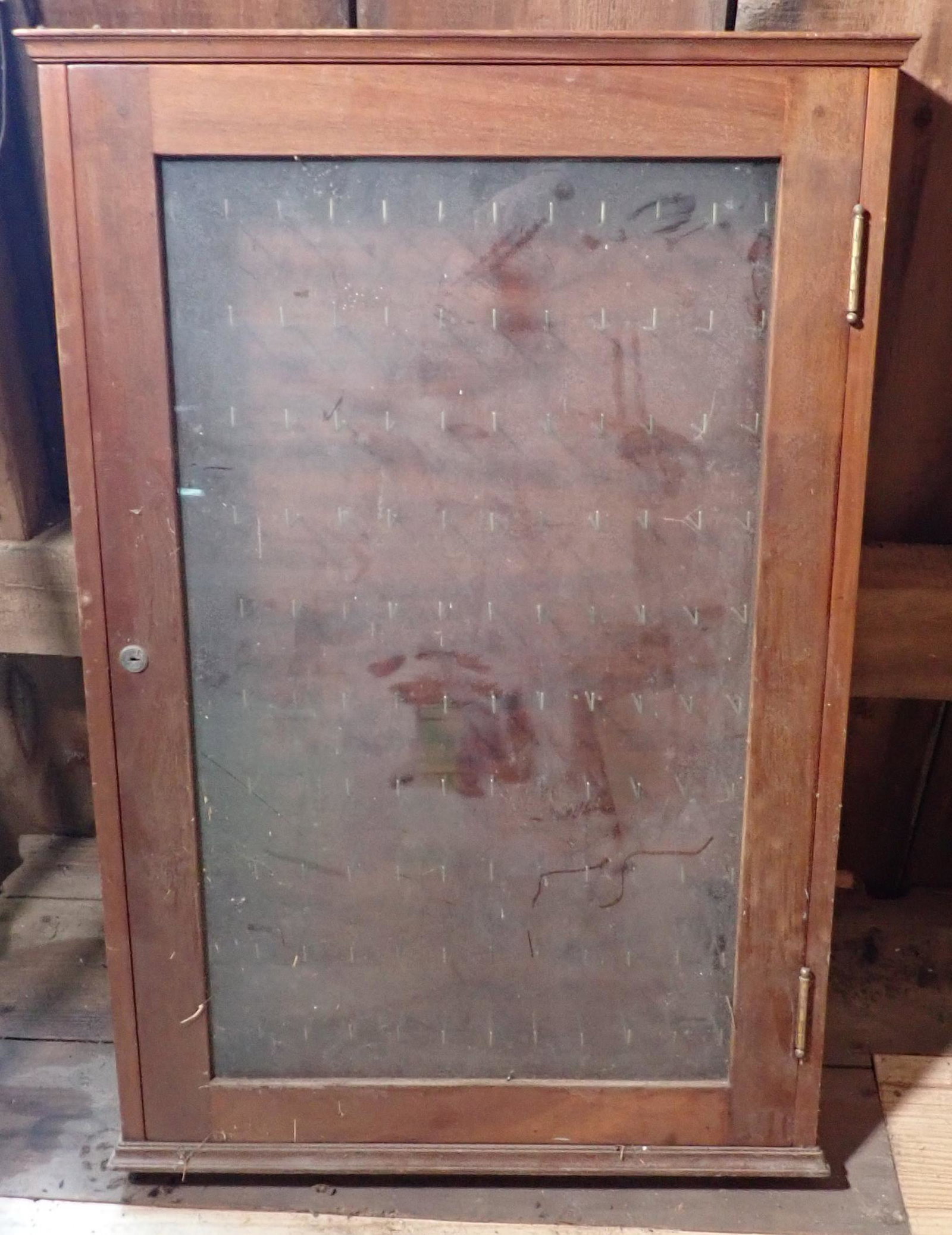 Hanging Display Case: Approx 4 1/4" x 24 3/4" x 36" tall. It is locked and there is NO key ! No shipping