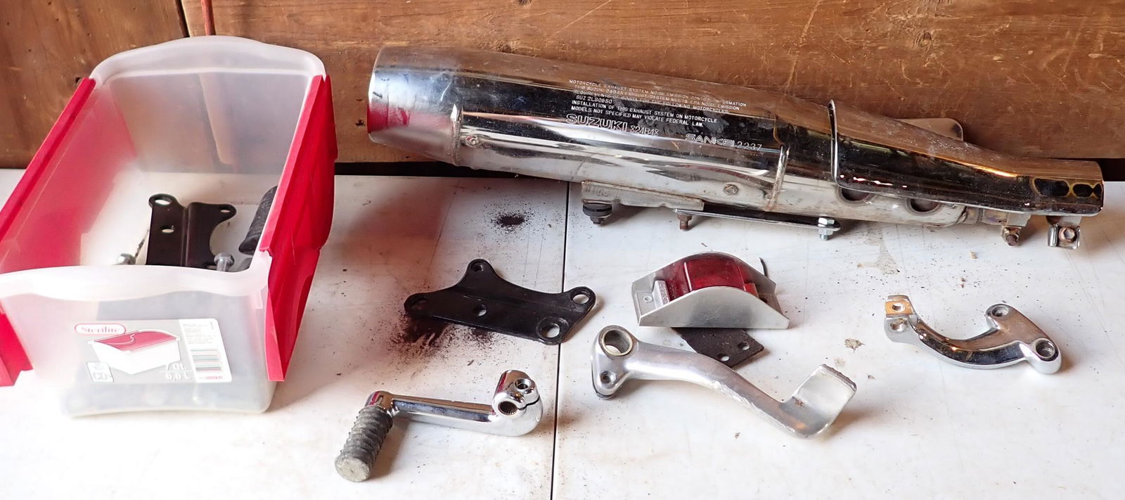 Sankei 2237 Sukuki Motorcycle Exhaust & Parts (1 of 6)