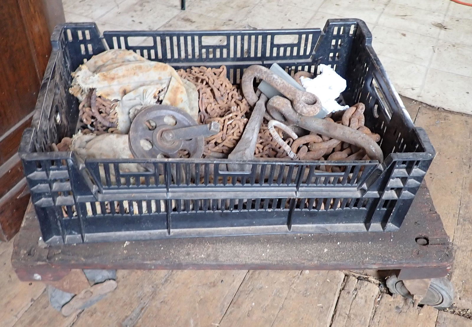 Dolly Chains & Pulley (1 of 2)