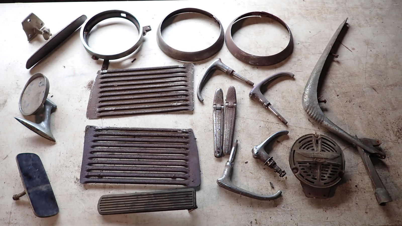 Table Contents of Car Parts (1 of 6)