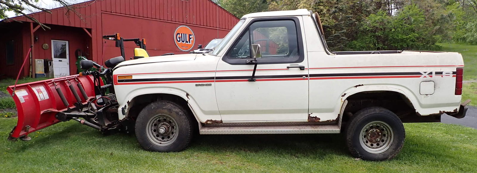 1982 Ford Bronco w/ Boss Snowplow (1 of 20)