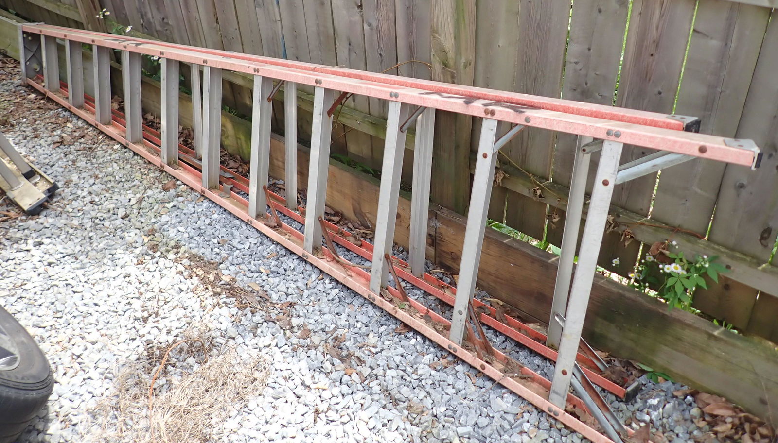 12' Louisville Fiberglas Step Ladder (1 of 2)