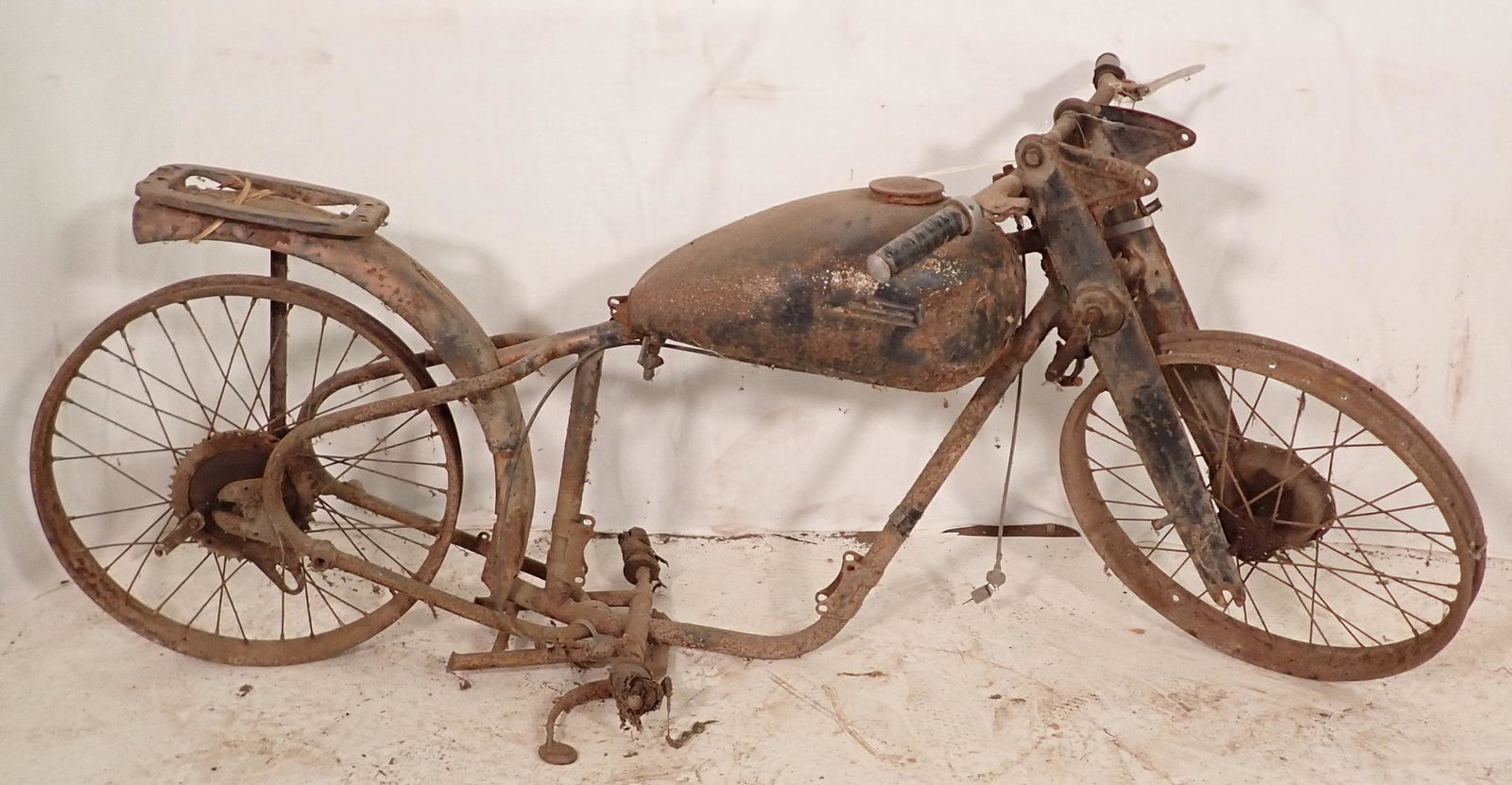 1947 CZ 125B Motorcycle Frame (1 of 9)