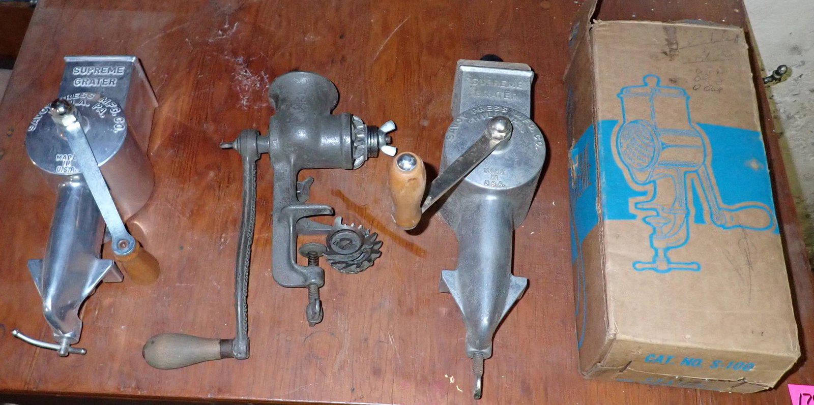 Supreme Graters Universal Meat Grinder (1 of 3)