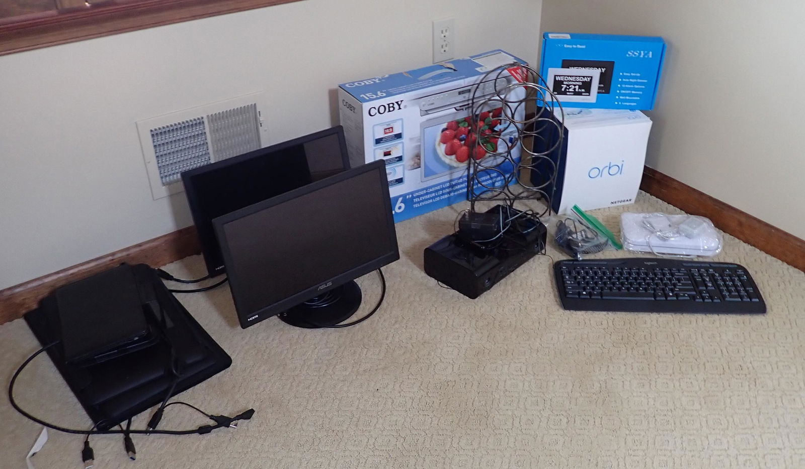 Tv's Laptops Misc Electronics (1 of 8)