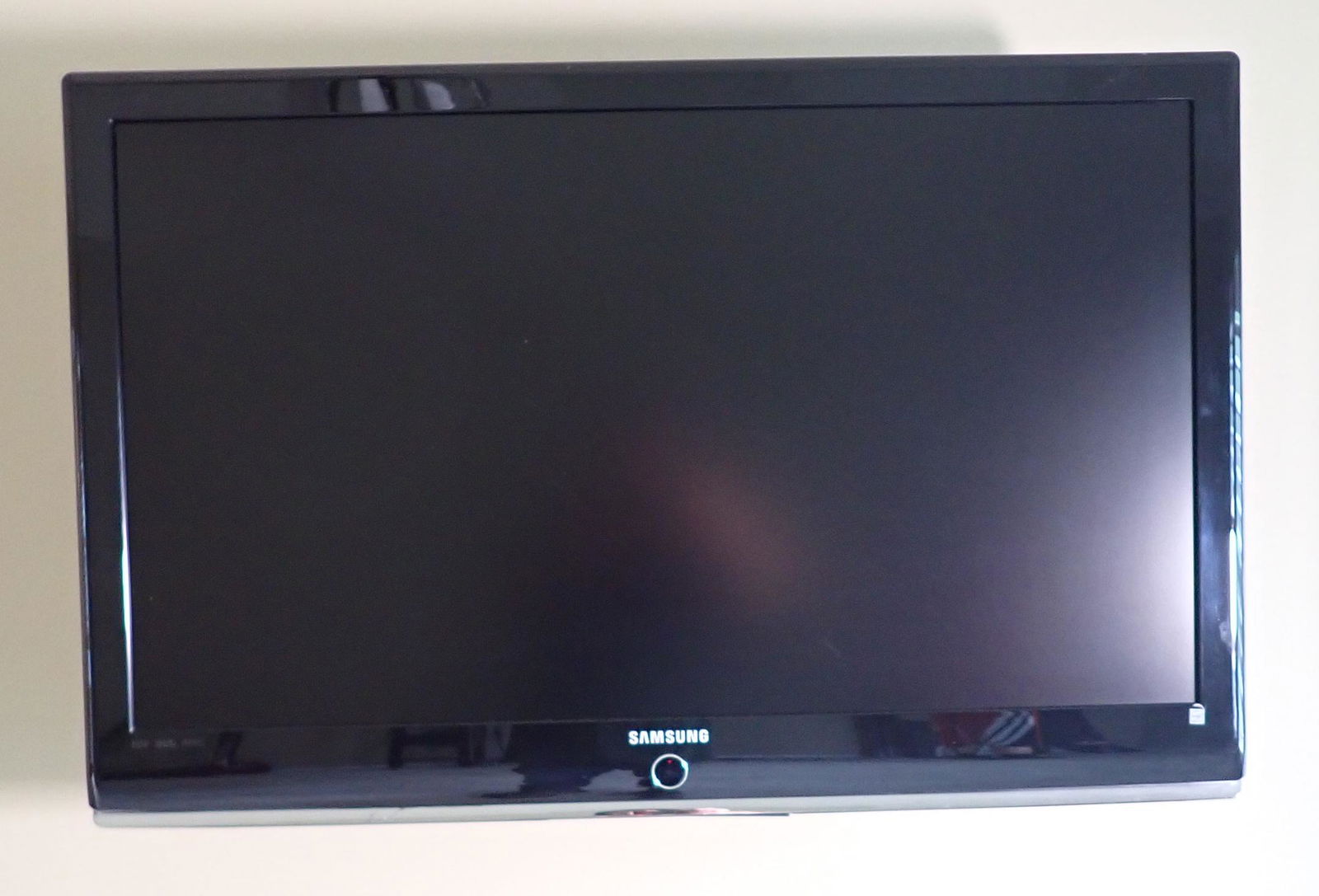 Samsung Flatscreen TV (1 of 3)