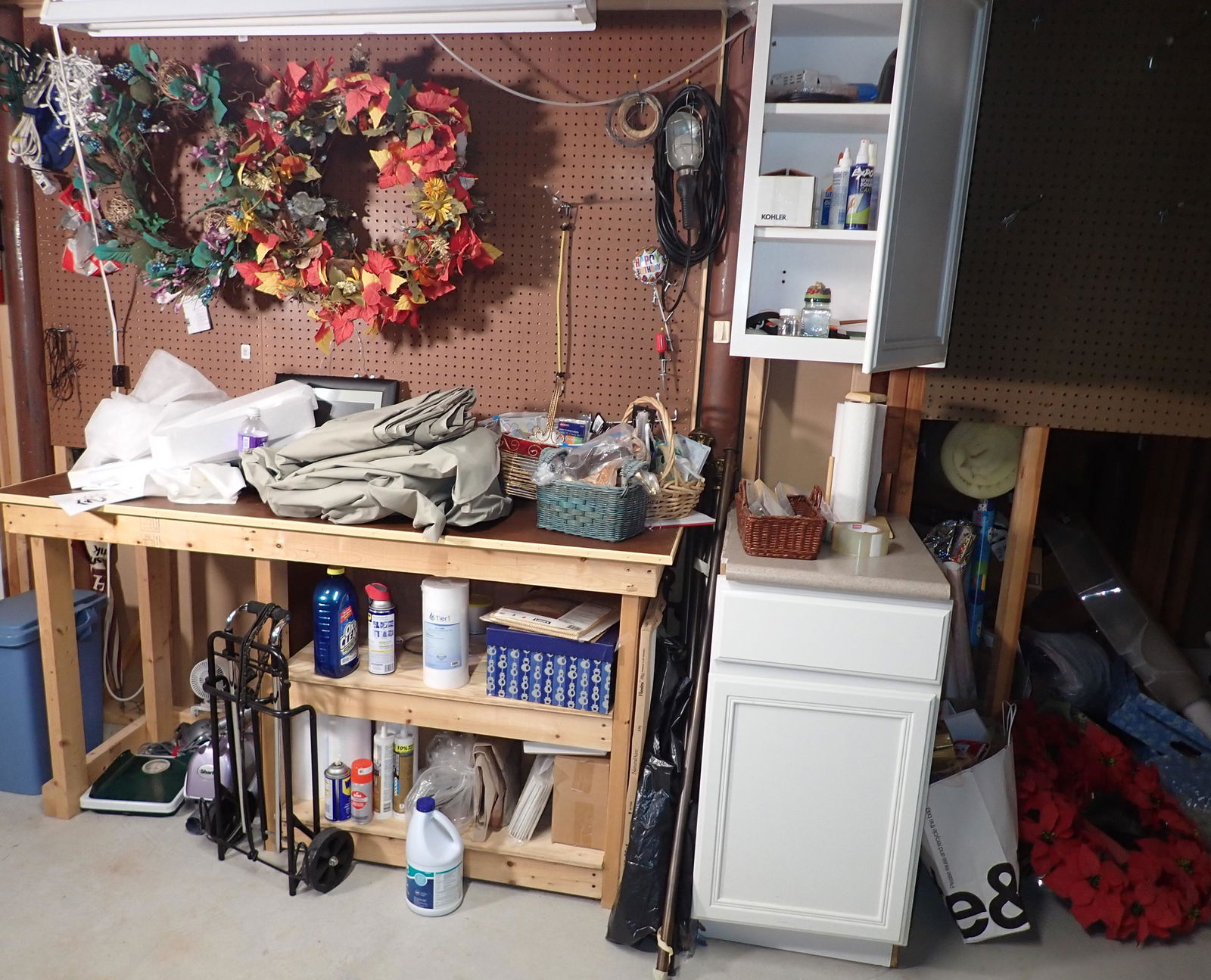 Wreaths Shark Vacuum Folding Table & Misc (1 of 9)