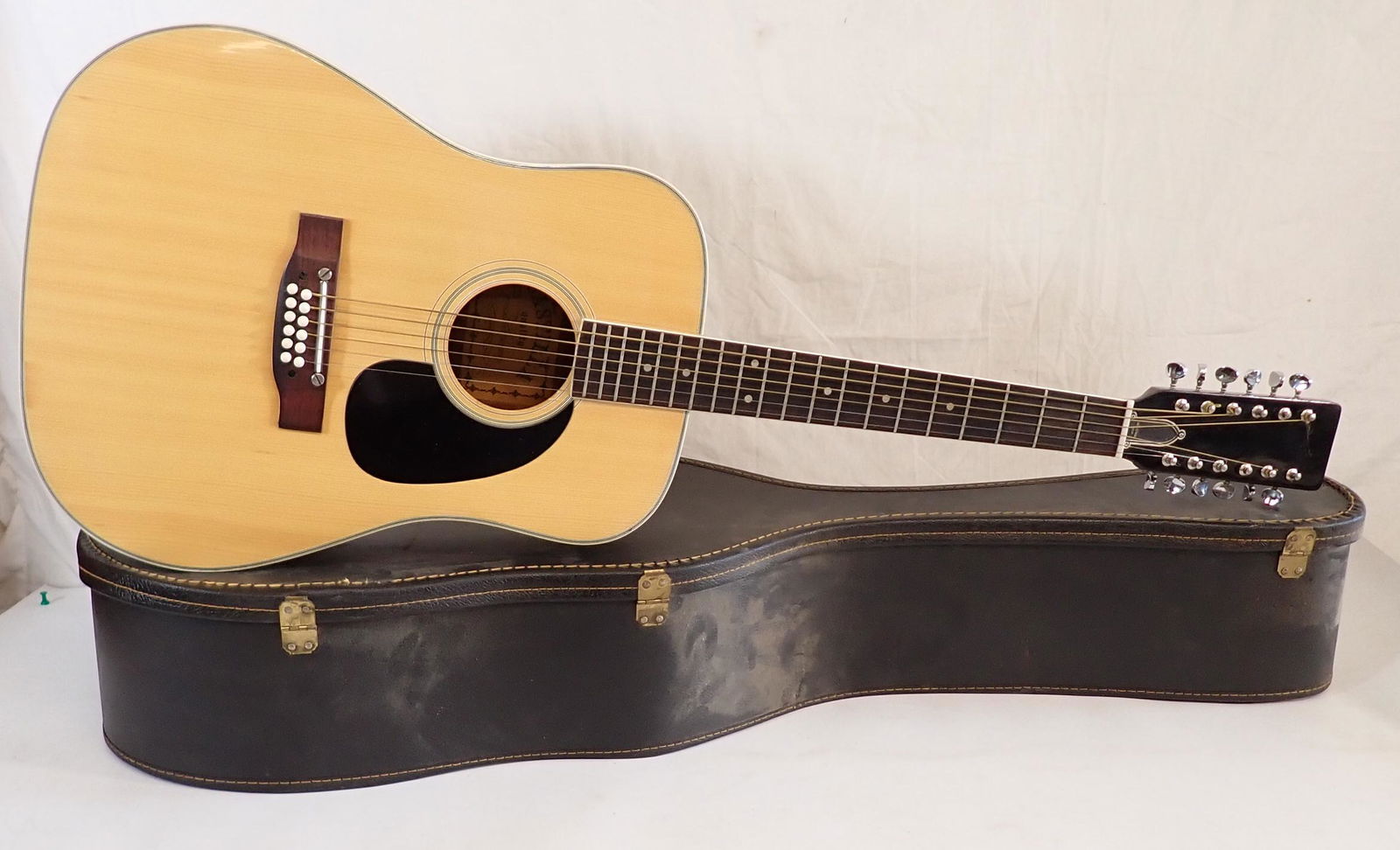 Castilla acoustic guitar deals