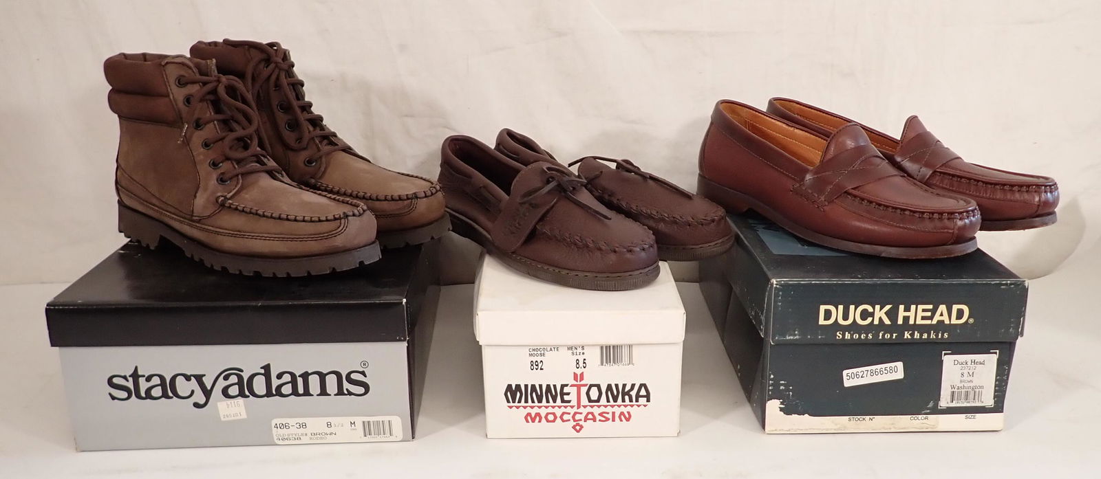 Minnetonka Moccasins & Misc Shoes: 2 on left are size 8 1/2. Right ones are 8