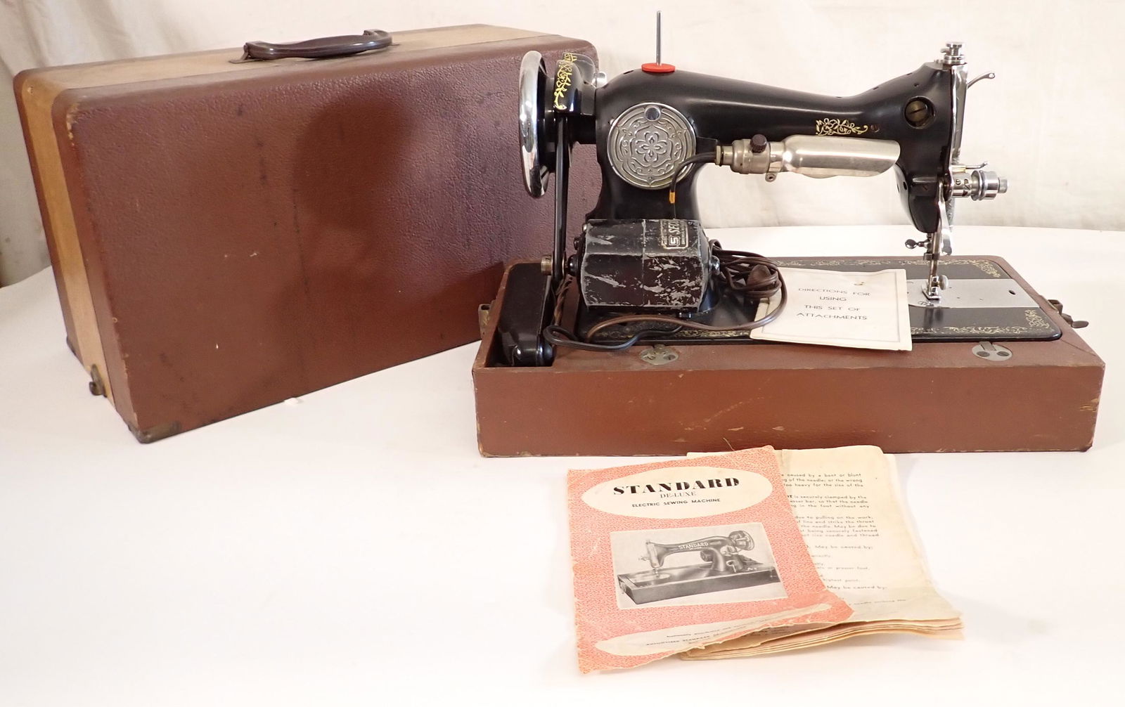 Standard Deluxe Sewing Machine (1 of 7)