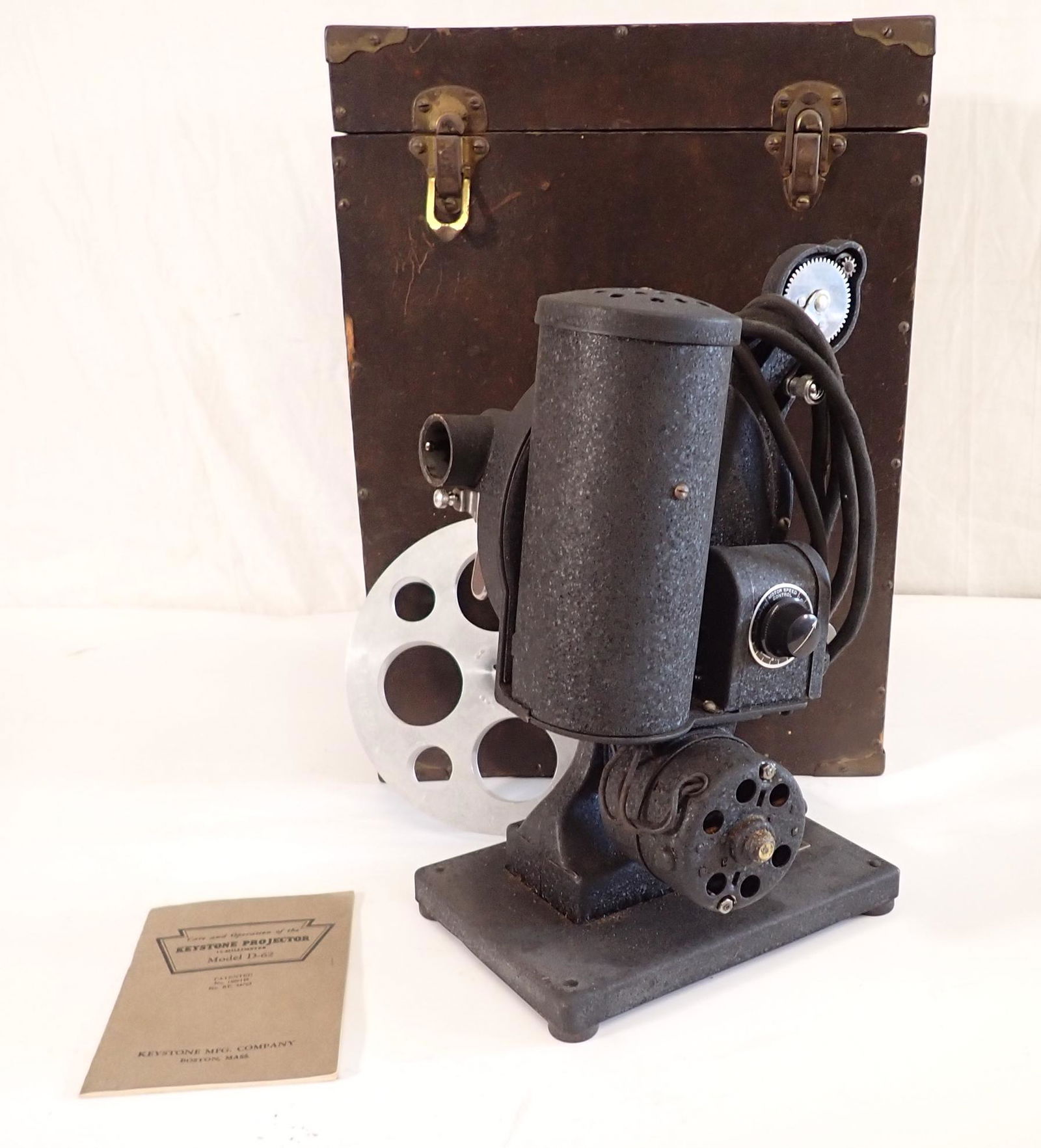 Keystone Model D-62 16mm Movie Projector (1 of 4)