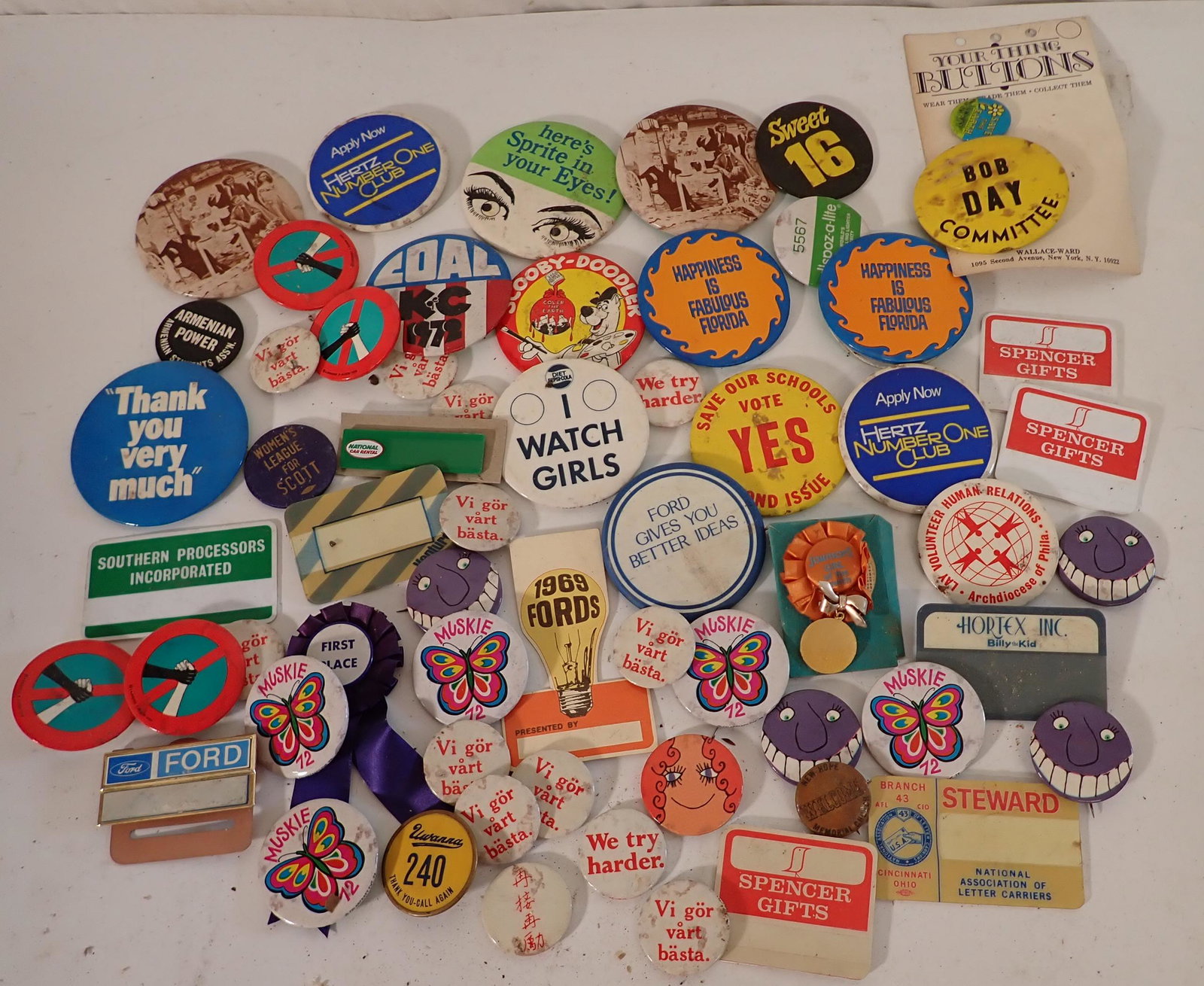 Vintage Pinbacks & Misc (1 of 6)