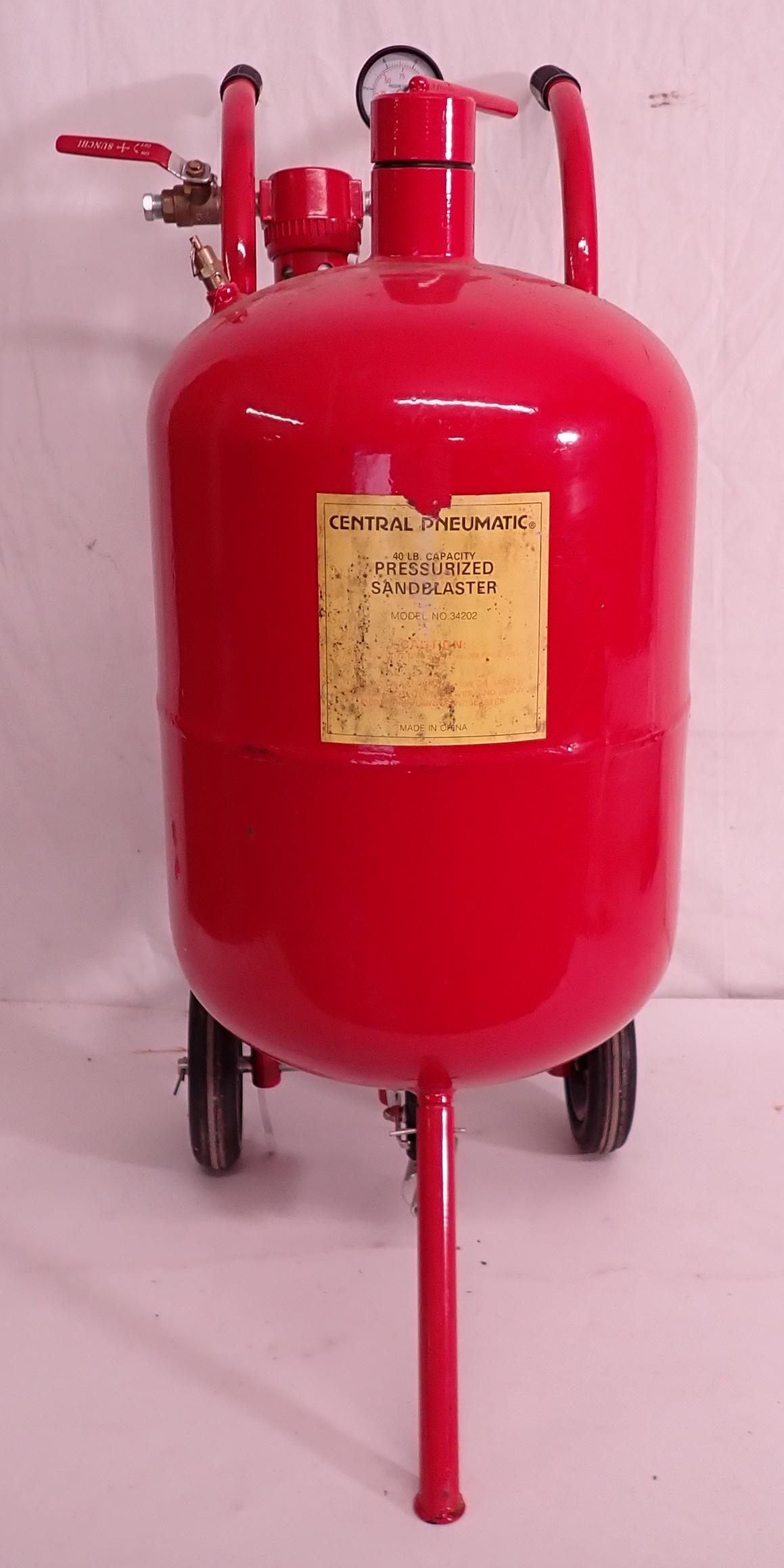 Central Pneumatic 40lb Sandblasting Pot (1 of 3)