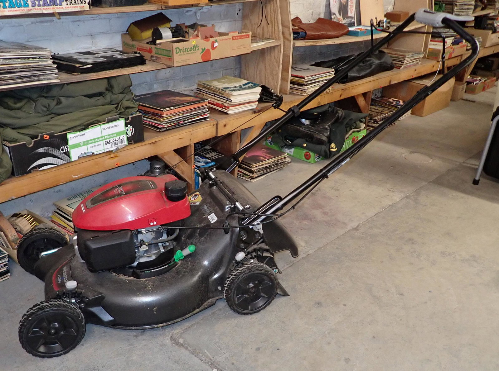 Honda HRN 216 Twin Blade Lawn Mower (1 of 5)