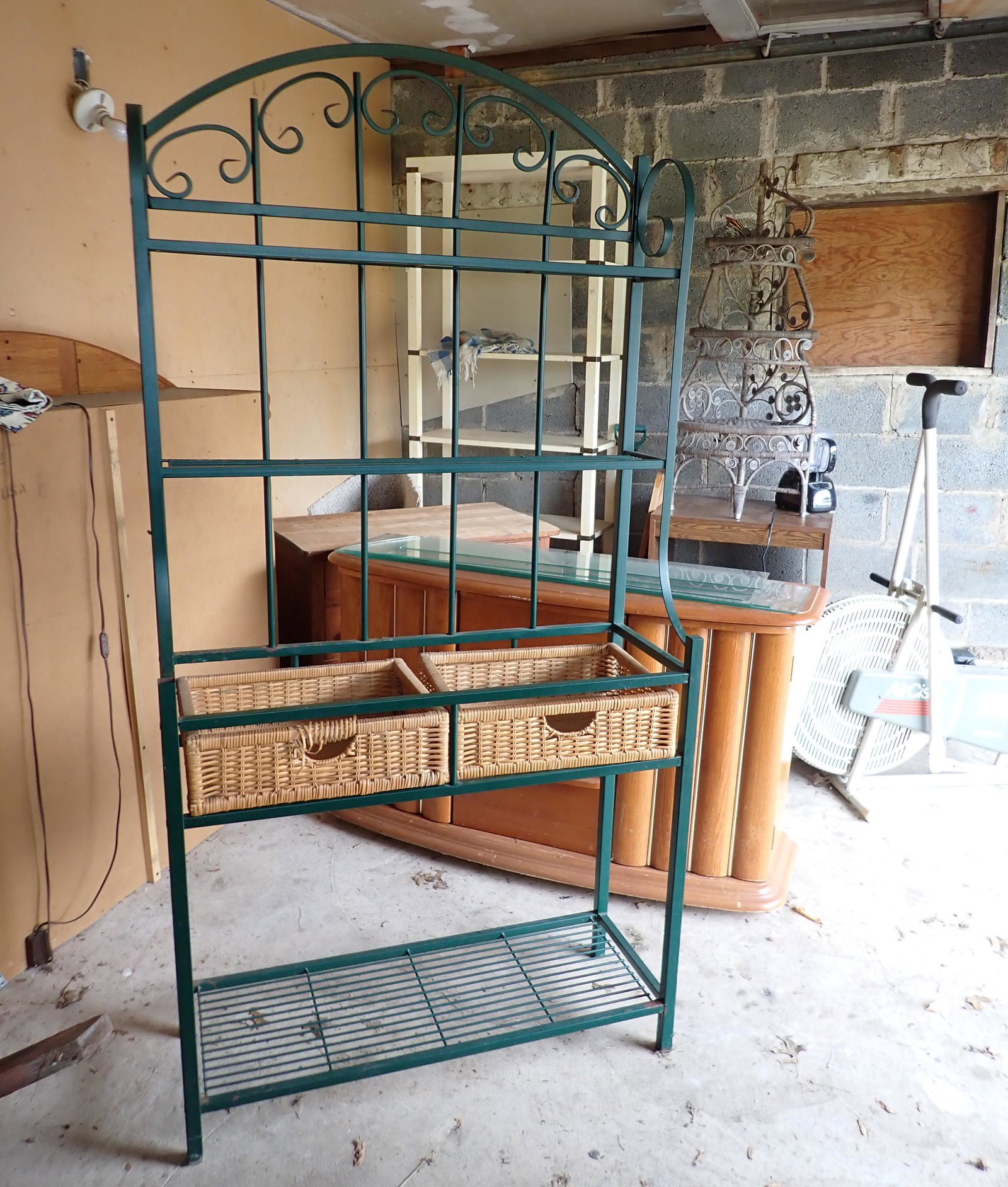 Partial Garage Contents (1 of 9)