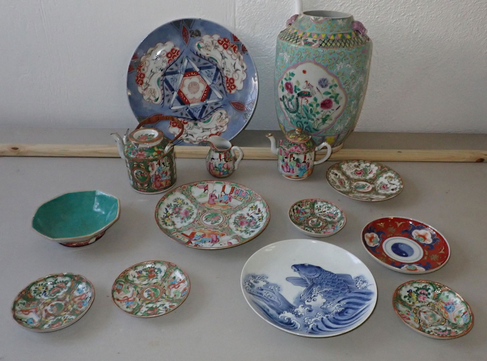 Chipped Cracked Broken Chinese Porcelain (1 of 8)