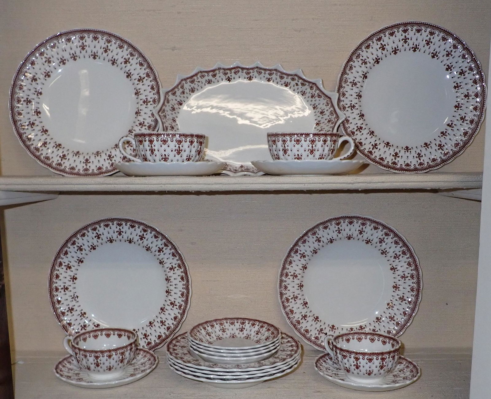 21 pcs Copeland Fleur De Lis Dinnerware (1 of 3)