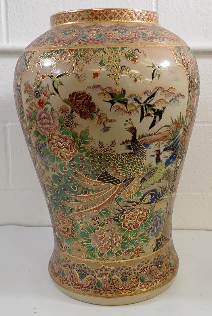 Large Chinese Jar / Vase with Peacocks (1 of 7)