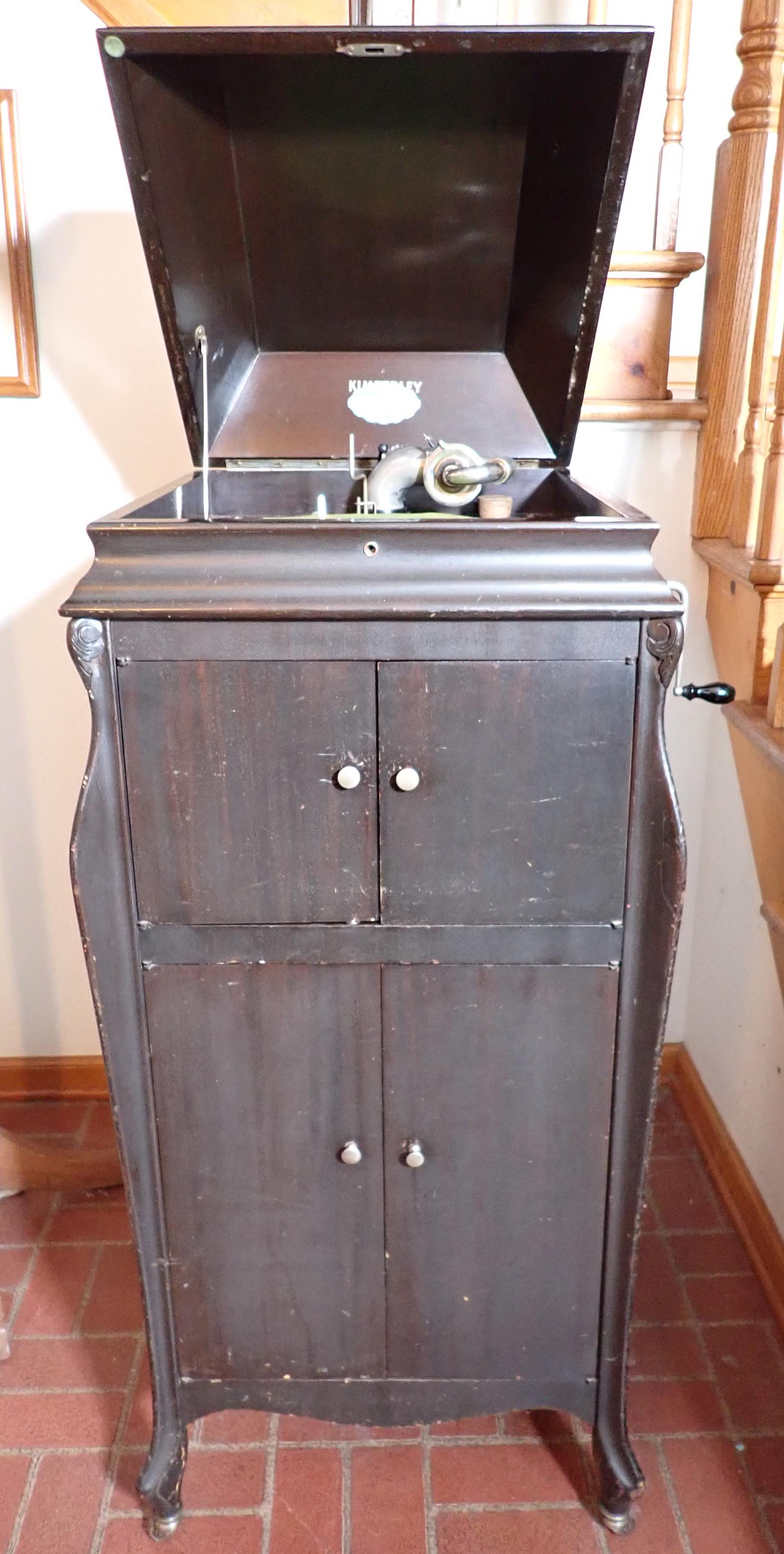 Kimberley Bellvue Model 130 Phonograph (1 of 8)