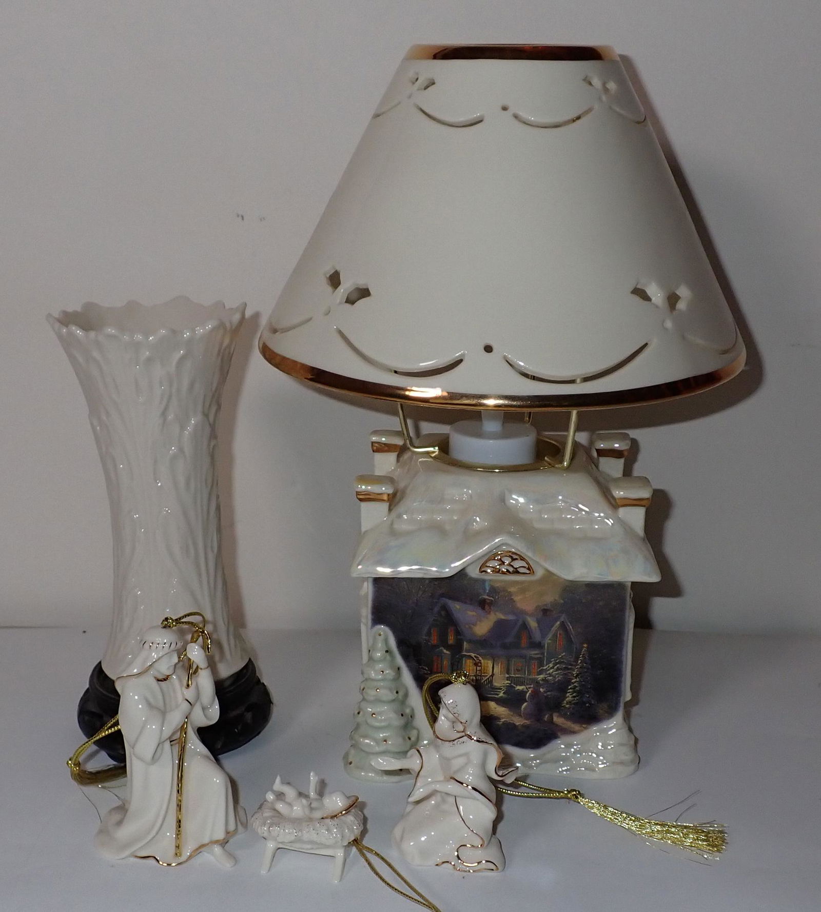 Lenox Tea Light Lamp Vase Nativity Figures (1 of 3)