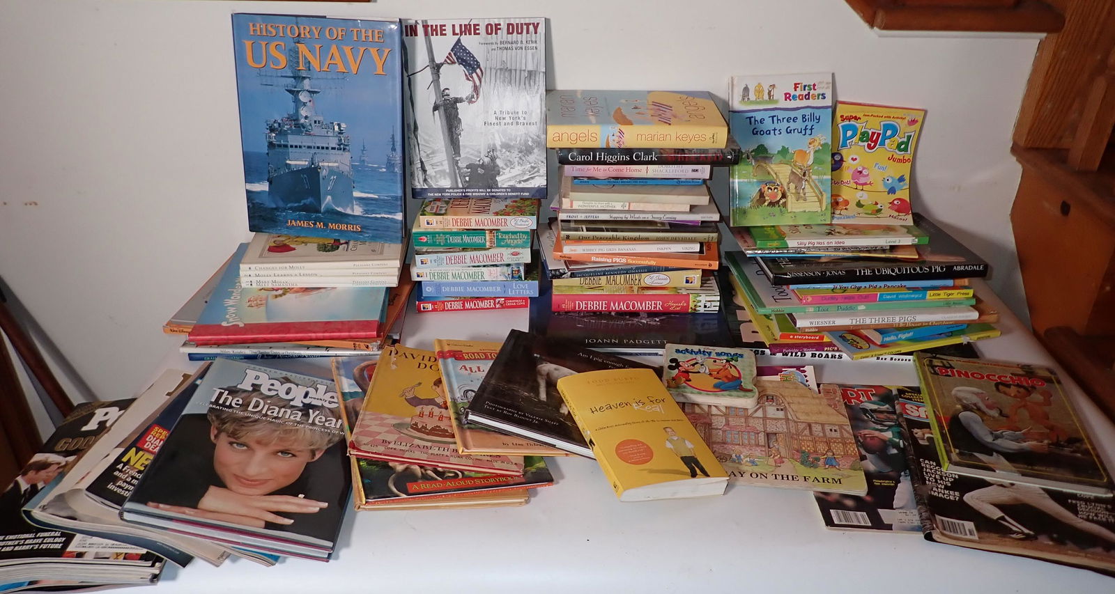 Books & Magazines incl Thomas Kinkade (1 of 12)