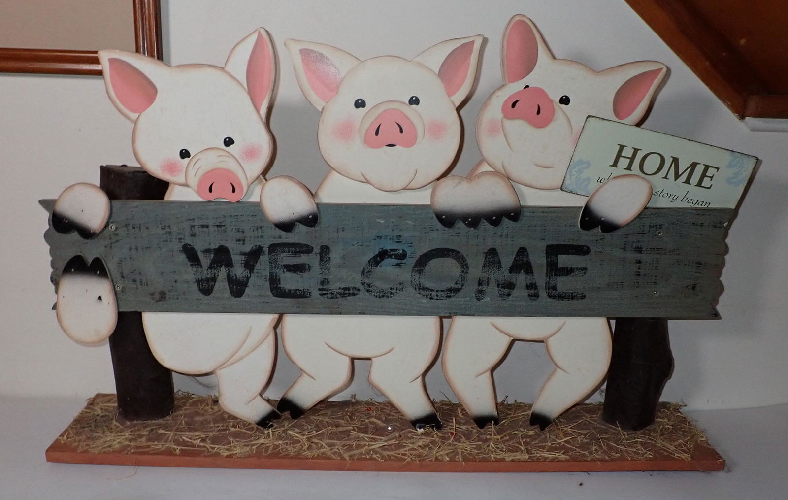 Decorator Pig Welcome Sign (1 of 1)