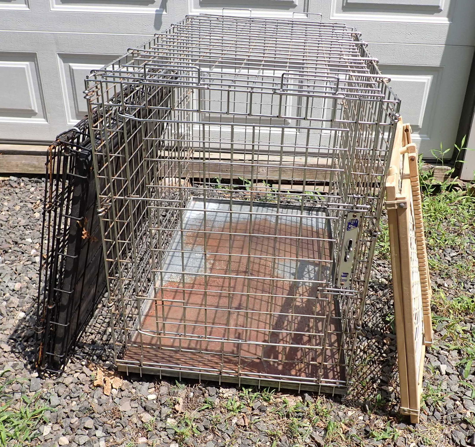 2 Pet Crates & Gate (1 of 2)
