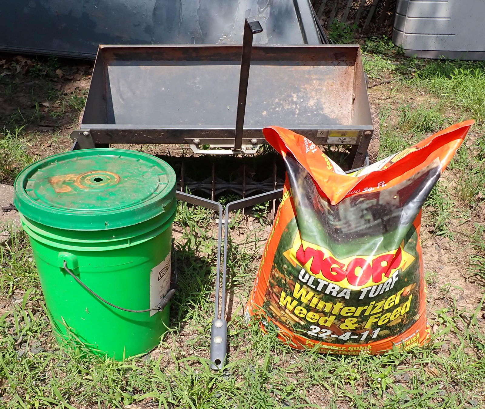 Aerator / Spreader Weed & Feed (1 of 3)