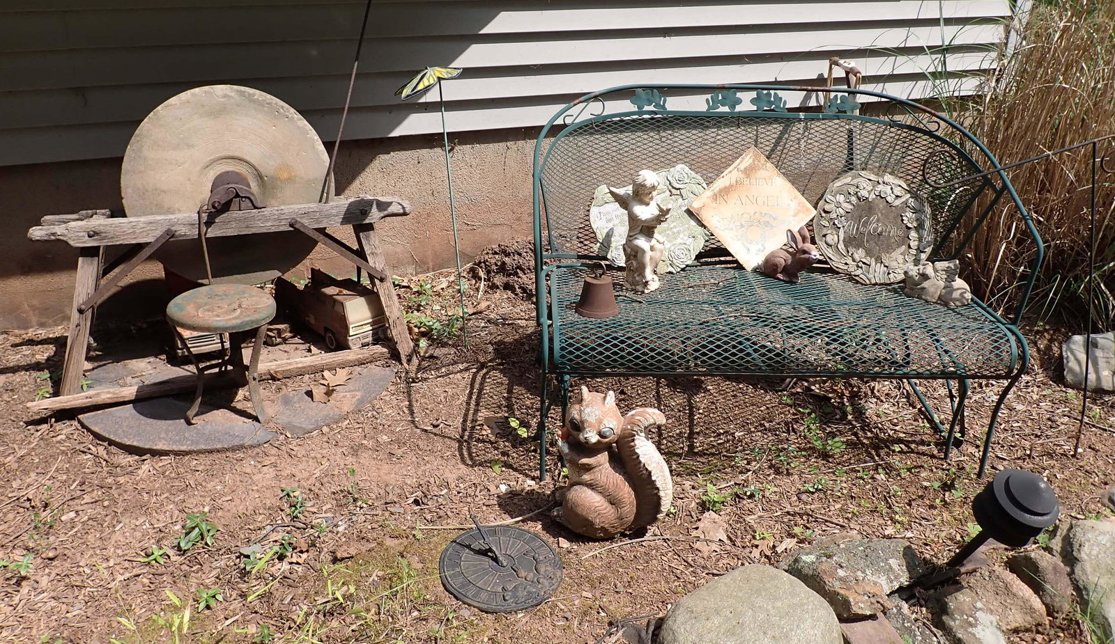 Grinding Stone Milk Stool Yard DÃ©cortions: Take what you want and leave the rest . NO SHIPPING