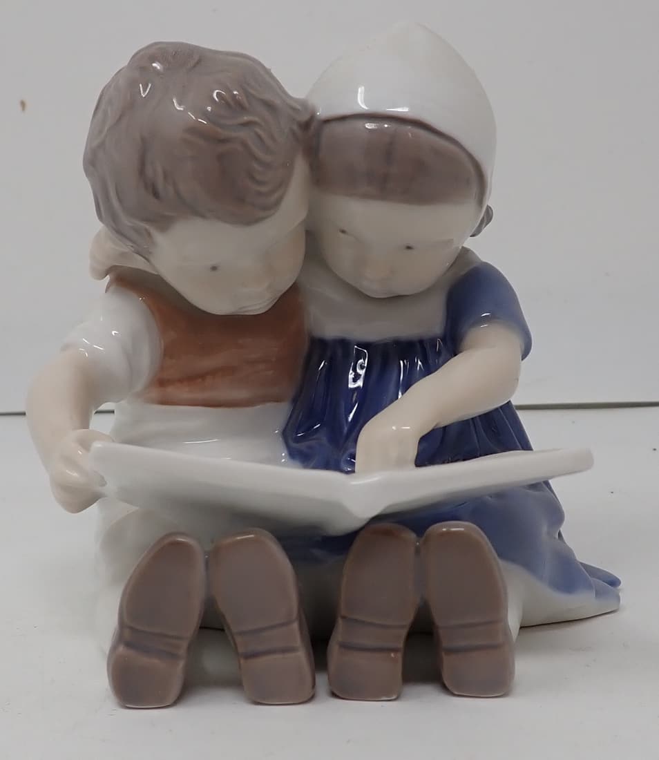 Bing & Grondahl 1567 Boy & Girl Figurine: Apprx 3 3/4" tall