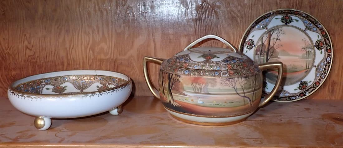 Nippon Covered Bowl Serving Dish & Underplate (1 of 8)