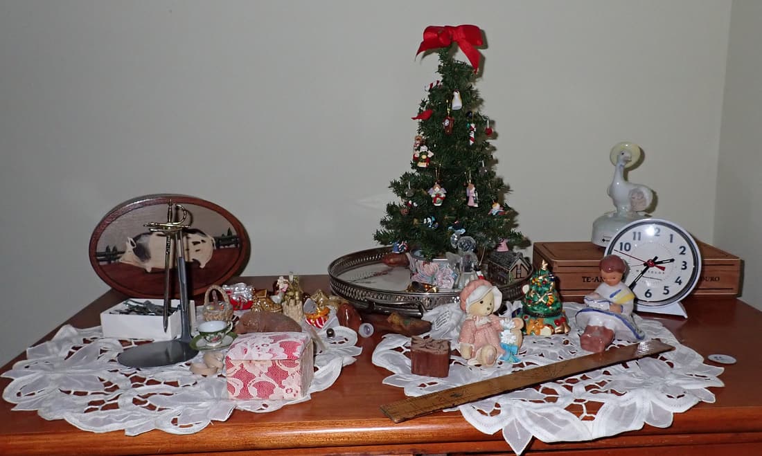 Christmas Tree Trinket Box & Misc (1 of 8)