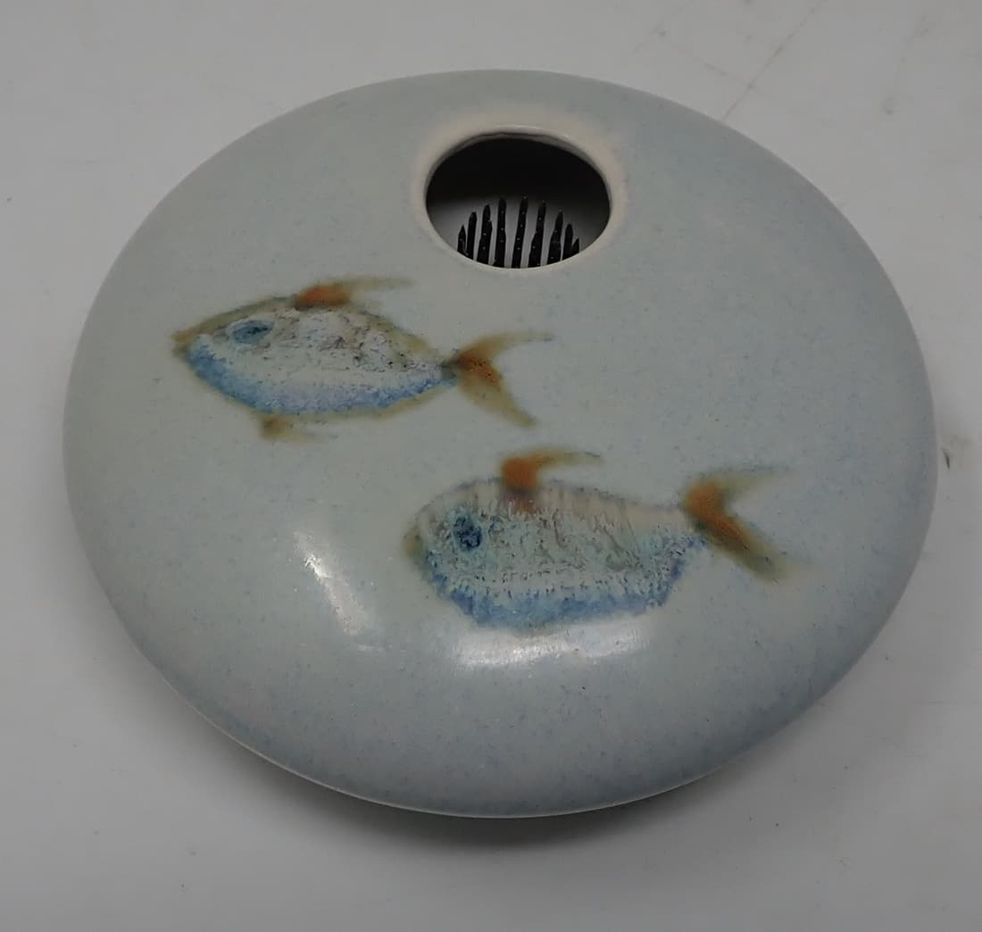 Asian Planter / Vase: Approx 5" in diameter and 1 3/4" tall.