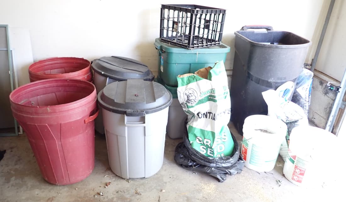 Trash Cans Fertilizer Mulch Totes (1 of 3)