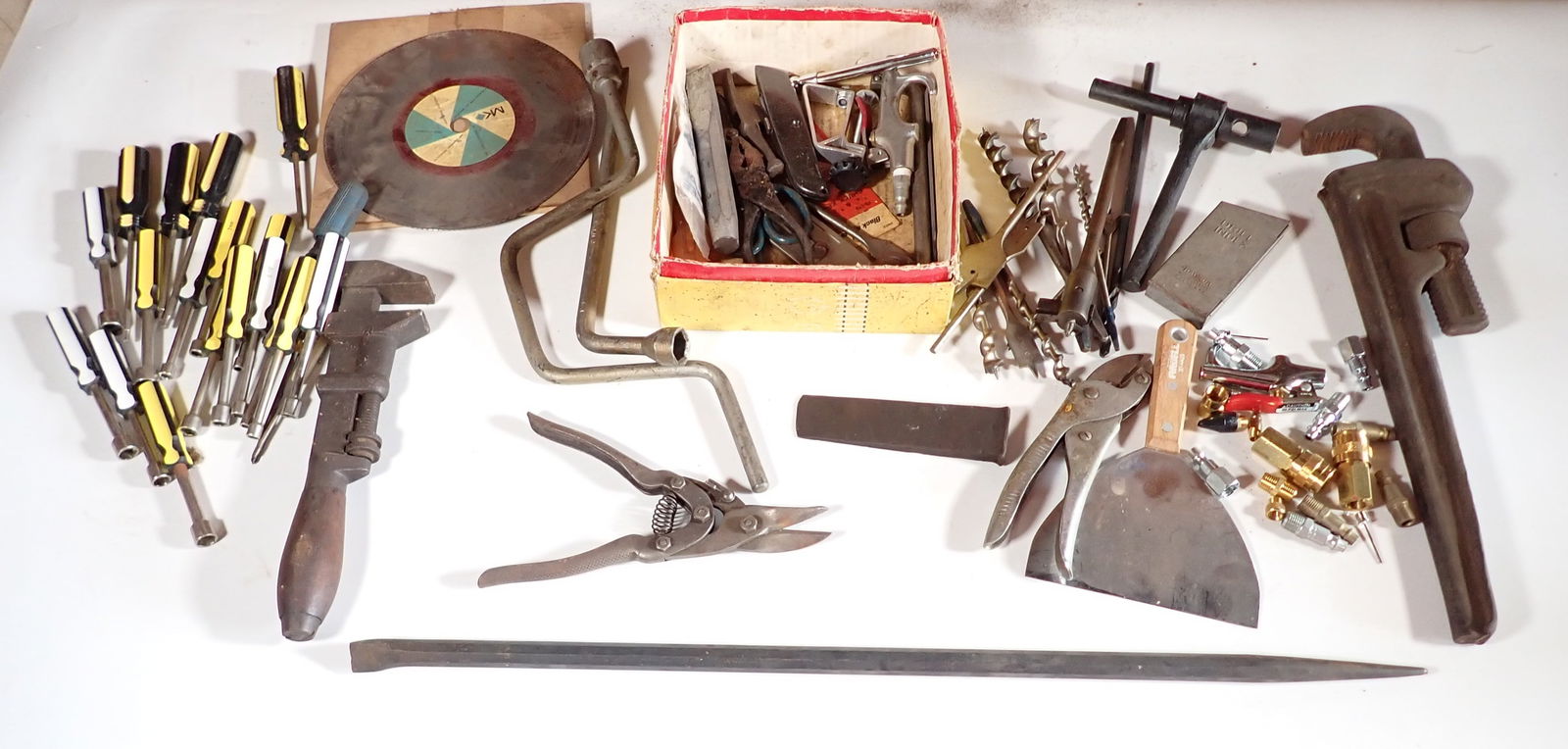 Screwdrivers Nut Drivers Pry Bar Misc Tools (1 of 5)