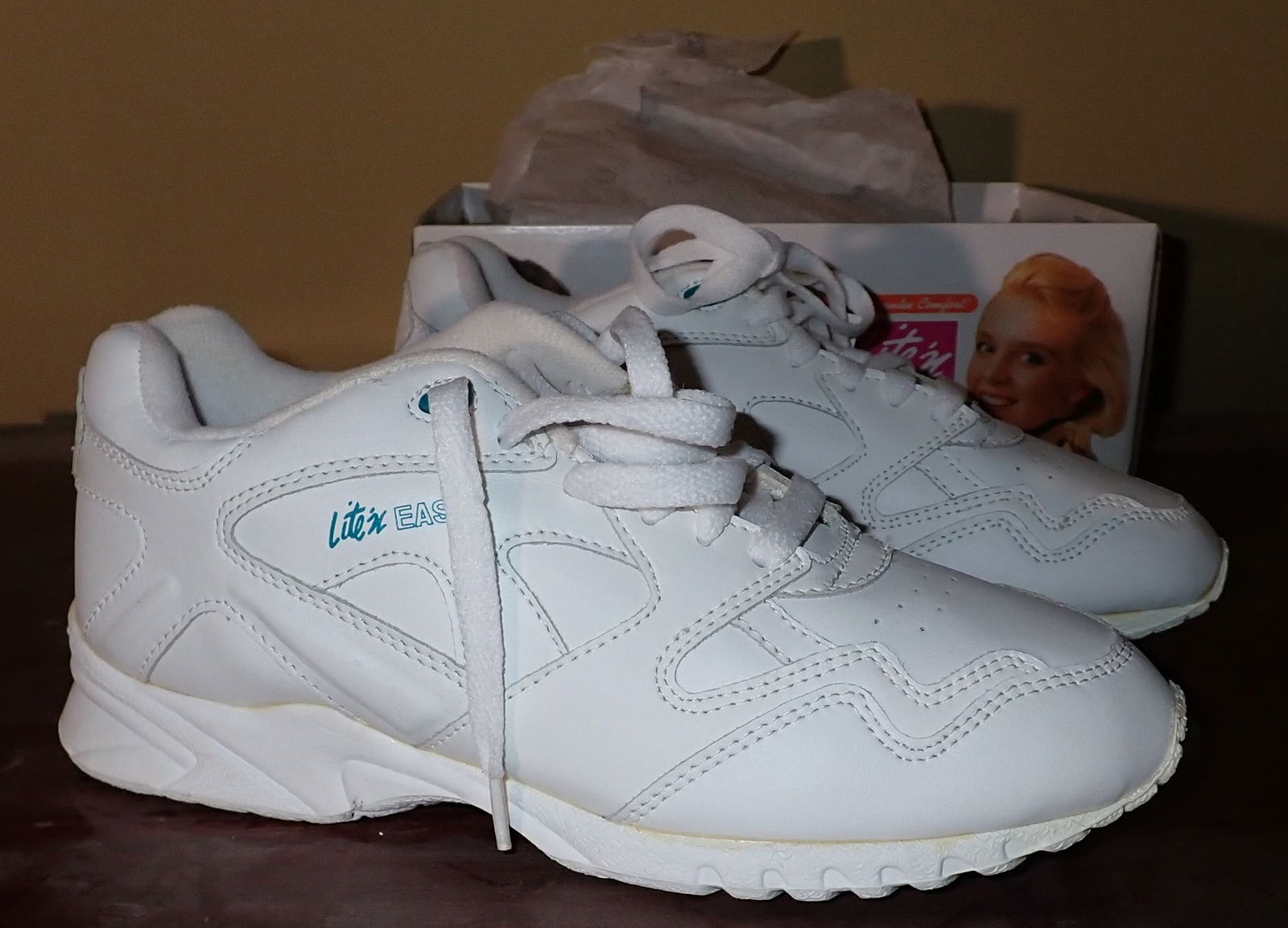 Lite 'n Easy Womens Sneakers (1 of 2)