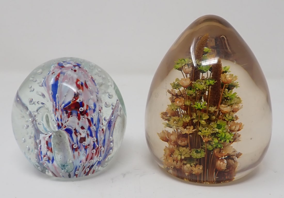Daisyglas & Art Glass Paperweight Pen Holder: Daisyglas paperweight is apprx 3 1/2" in diameter and 4 1/2" tall