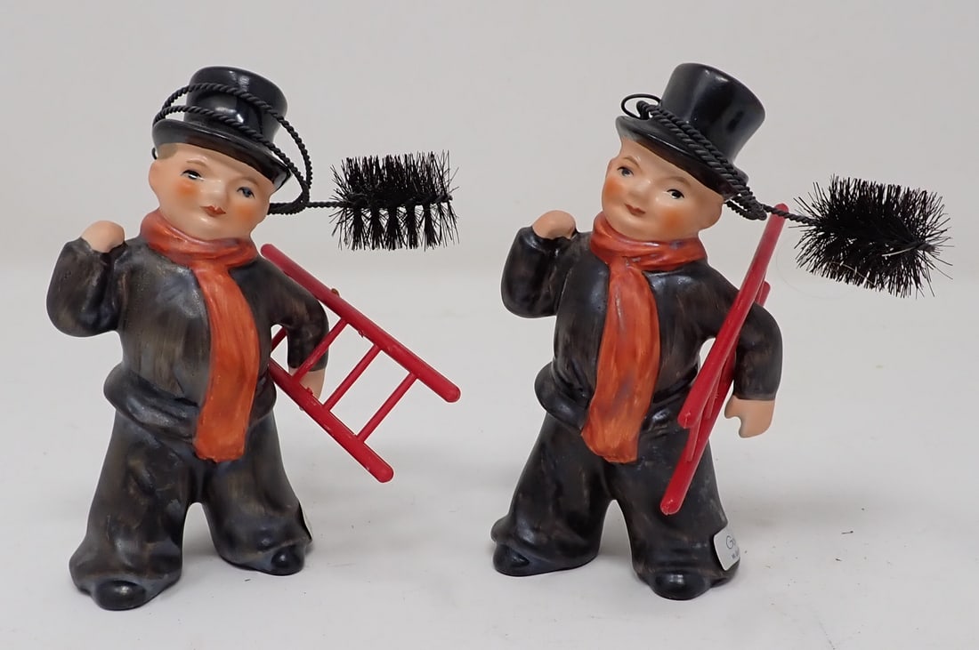 2 Goebel Figurines: Apprx 4" tall