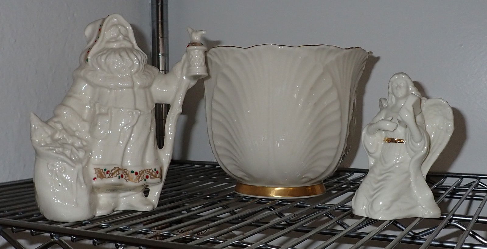 Lenox Santa Angel & Planter (1 of 2)