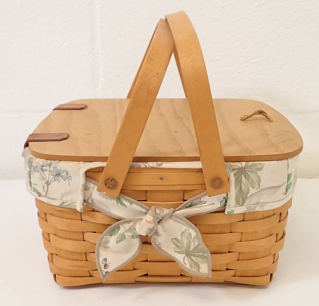 Longaberger Basket: Approx 12 1/2" x 12 1/4" x 7" tall