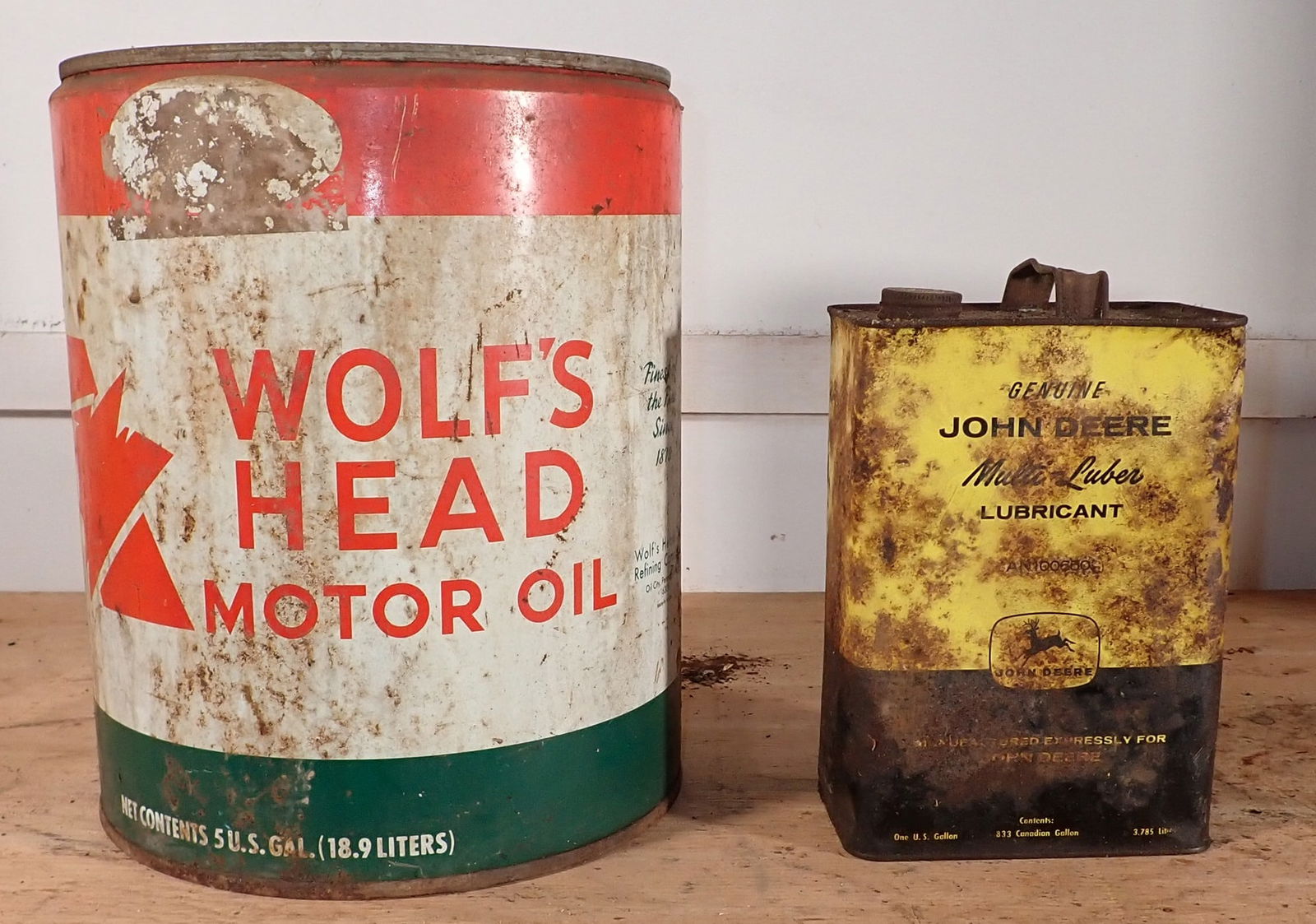 Wolfs Head & John Deere Oil Cans (1 of 4)