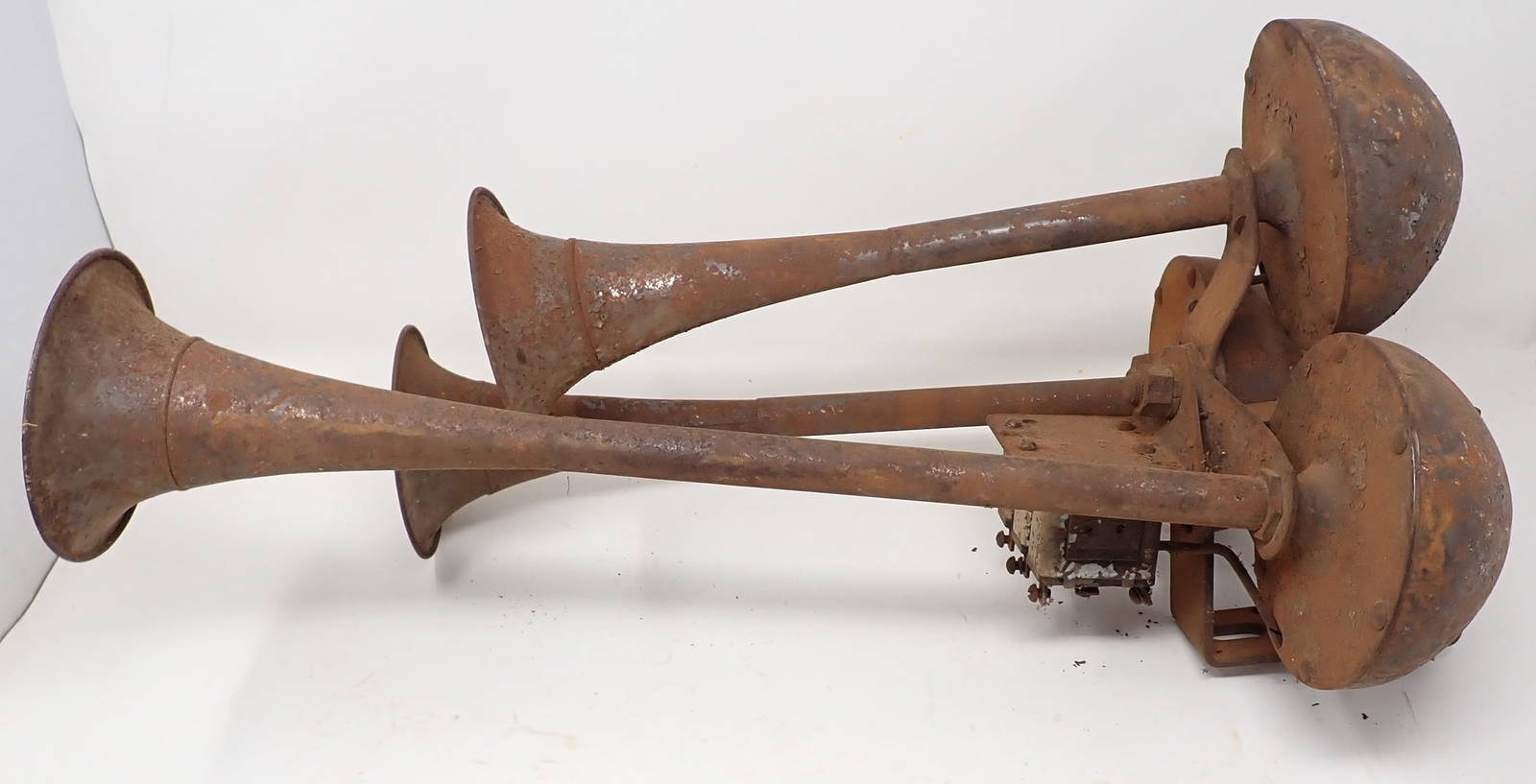 Antique Car Horns Auction