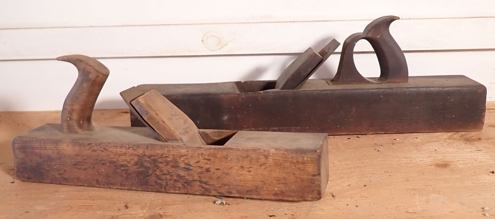 2 Antique Wooden Carpenter Planes (1 of 4)