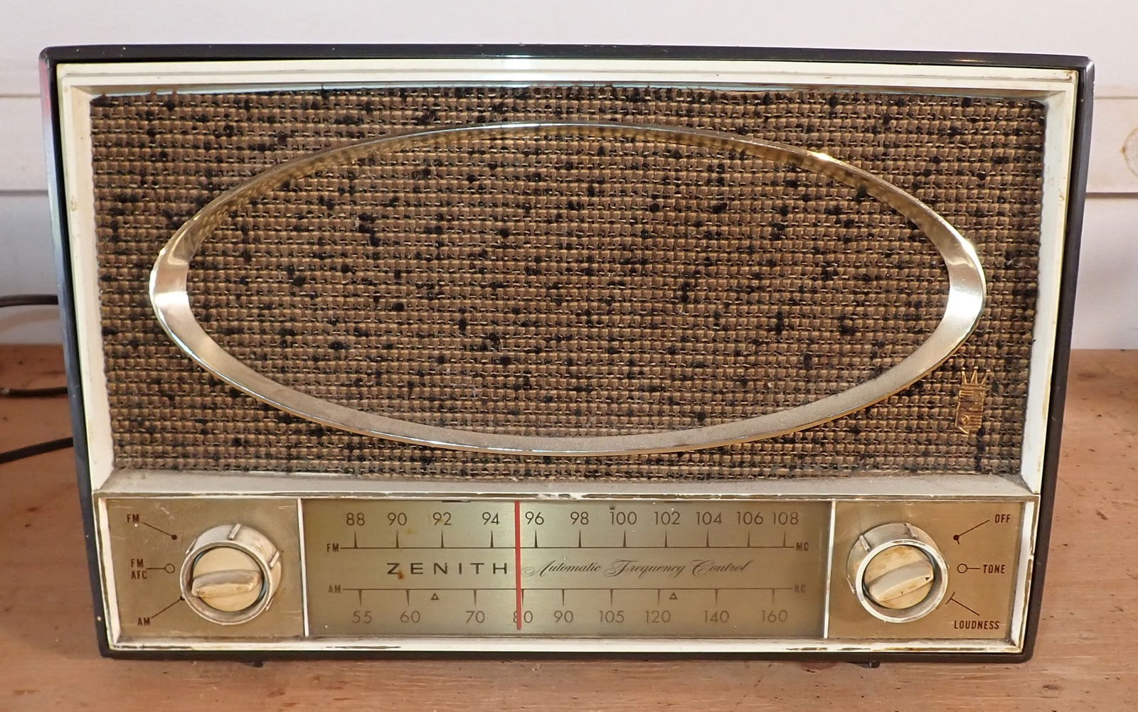 Vintage Zenith Radio (1 of 3)