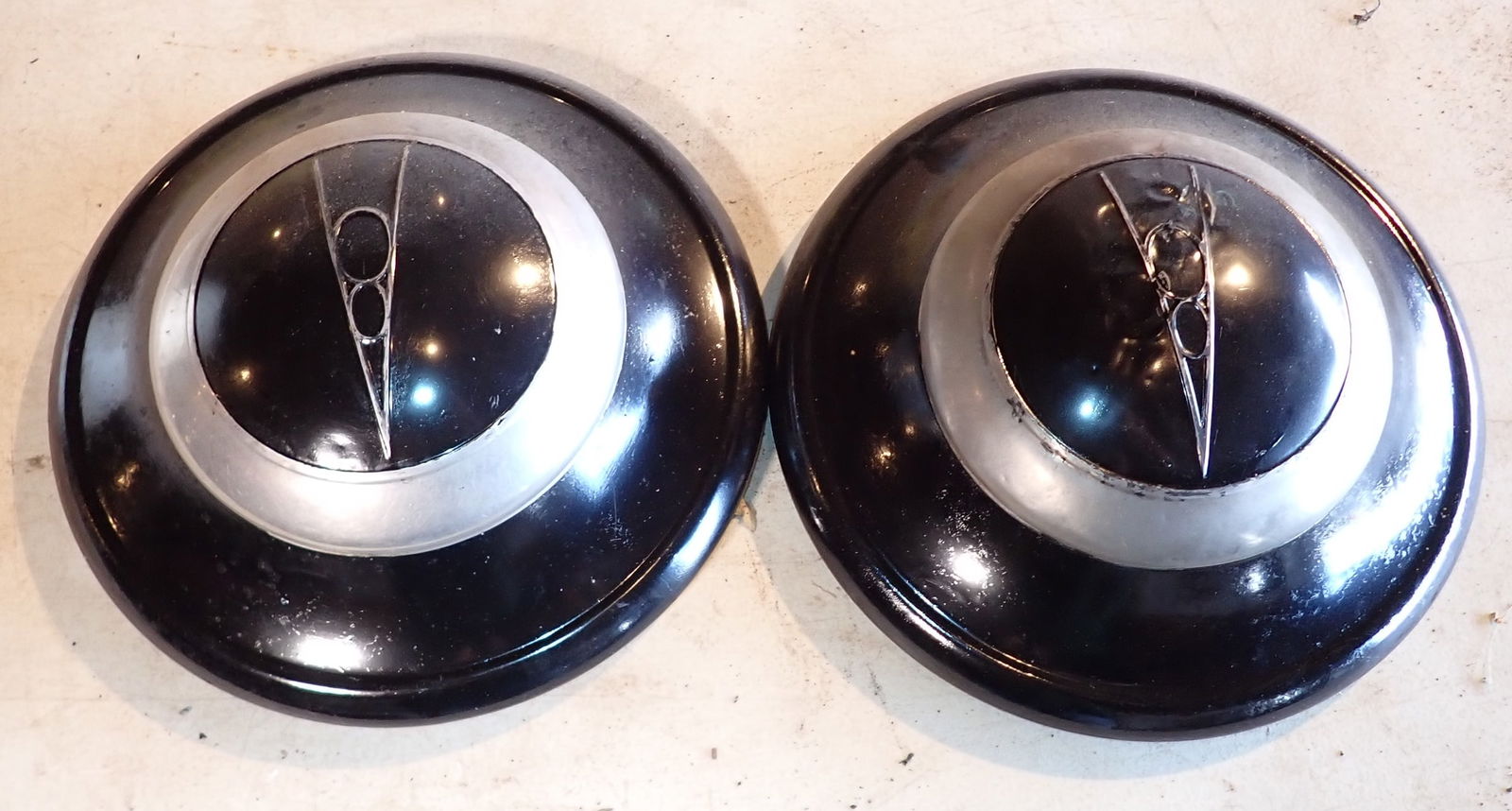 Ford V8 Hubcabs (1 of 1)