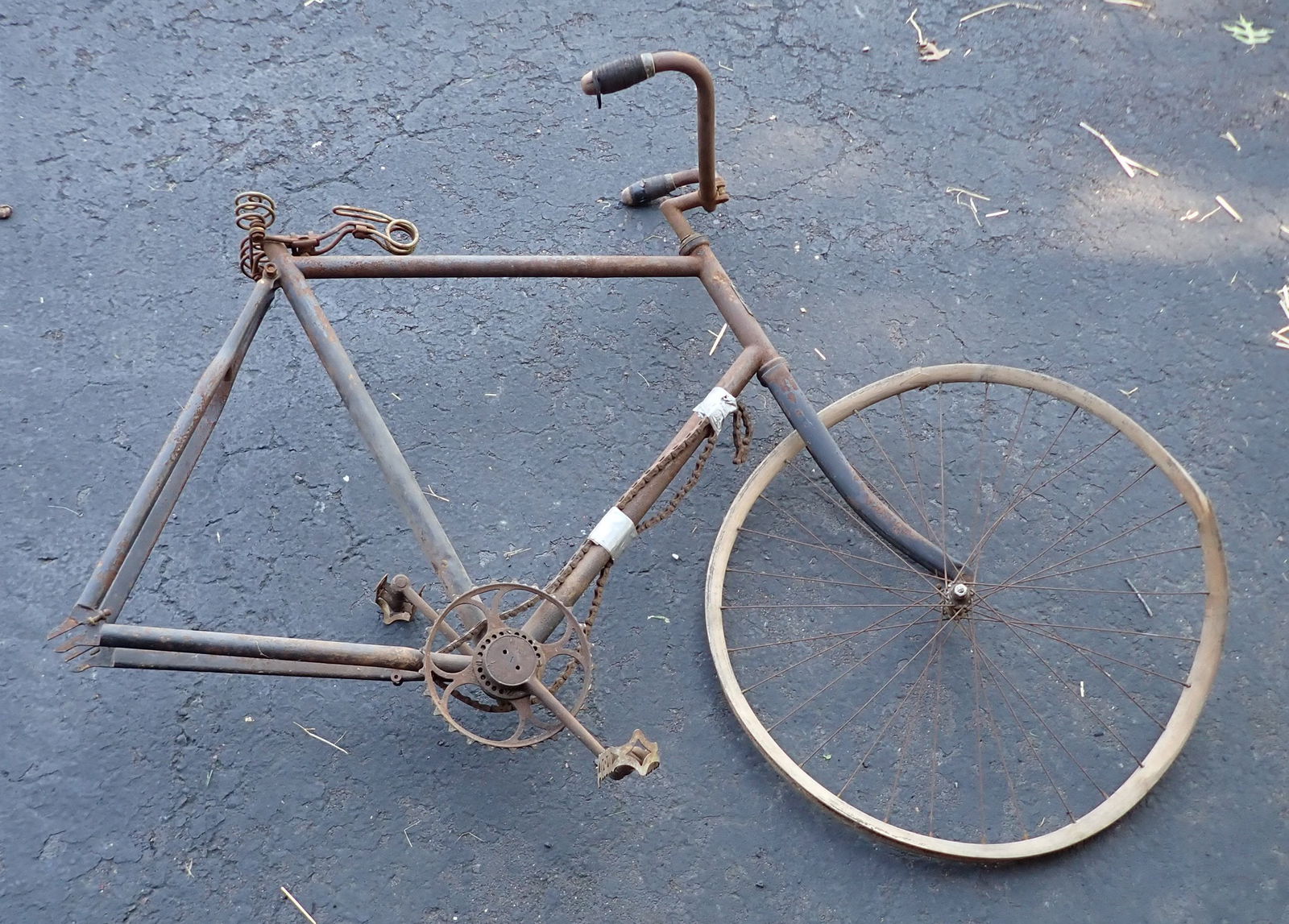 Antique Cleveland Bicycle Frame (1 of 5)