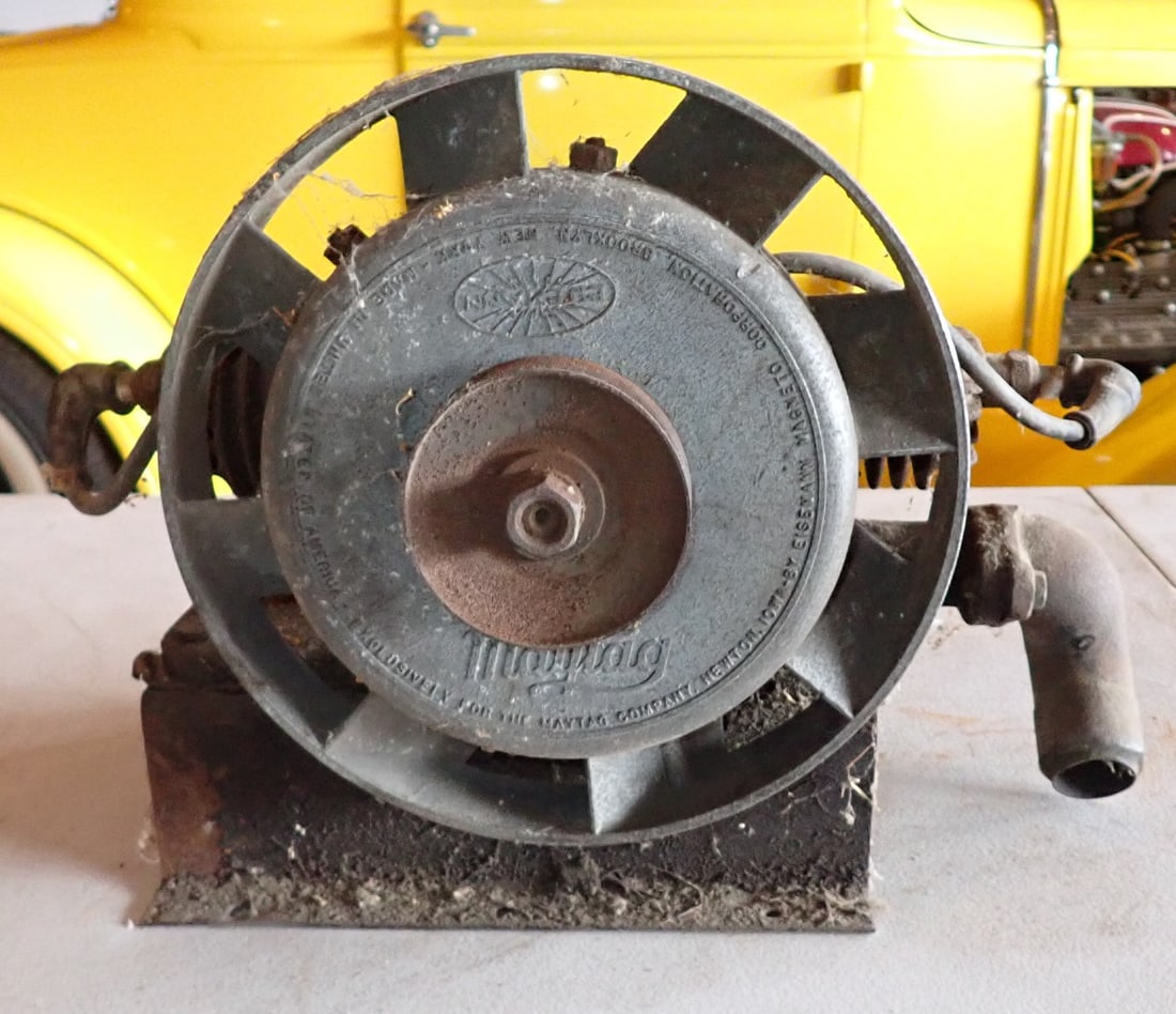 Maytag Eisemann 2 Cylinder Hit Miss Engine (1 of 5)