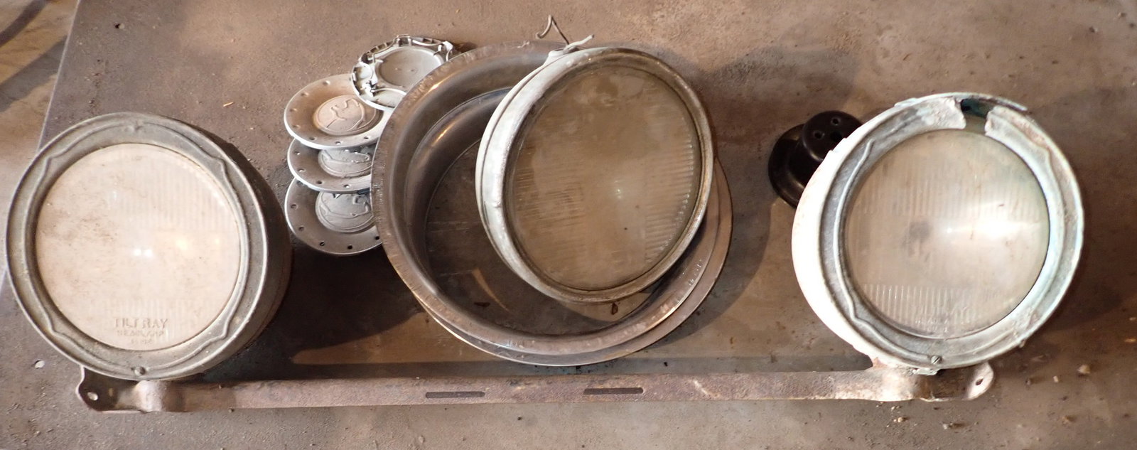 Antique Car Headlights & Wheel Rings: No Shipping